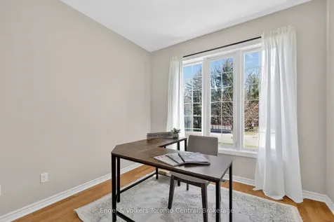 48 Oriole Crescent Wasaga Beach ON L9Z 1A9