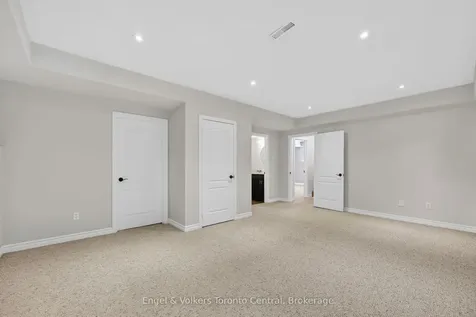 48 Oriole Crescent Wasaga Beach ON L9Z 1A9