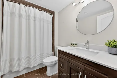 48 Oriole Crescent Wasaga Beach ON L9Z 1A9