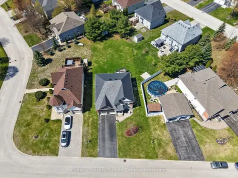 48 Oriole Crescent Wasaga Beach ON L9Z 1A9