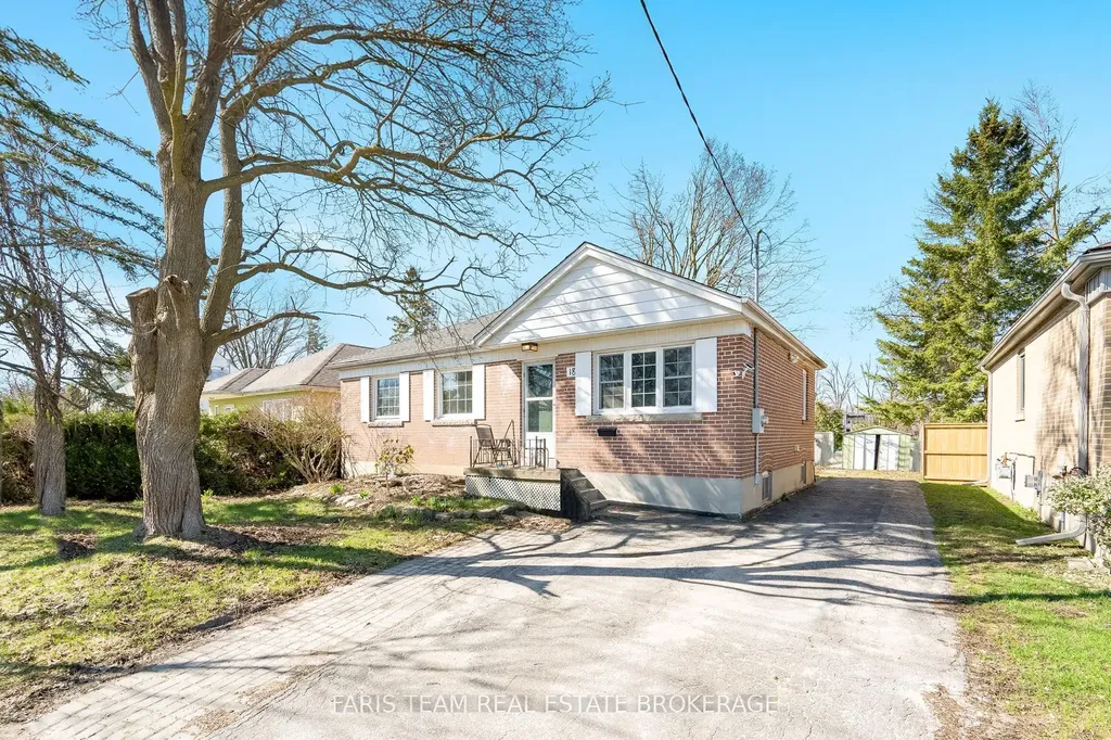 18 Newton Street Barrie ON L4M 3N3