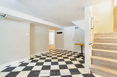 18 Newton Street Barrie ON L4M 3N3