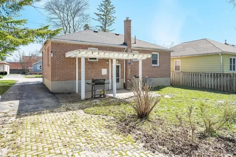 18 Newton Street Barrie ON L4M 3N3