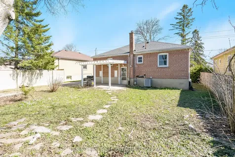 18 Newton Street Barrie ON L4M 3N3
