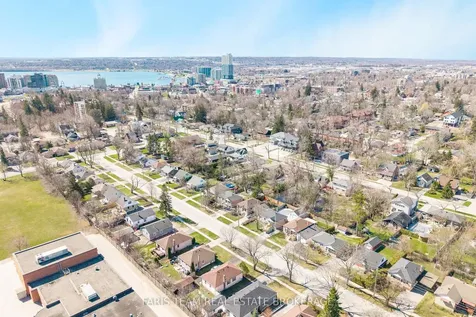 18 Newton Street Barrie ON L4M 3N3