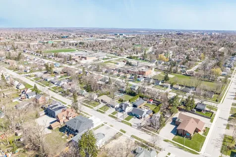18 Newton Street Barrie ON L4M 3N3