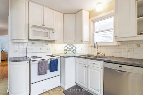 18 Newton Street Barrie ON L4M 3N3