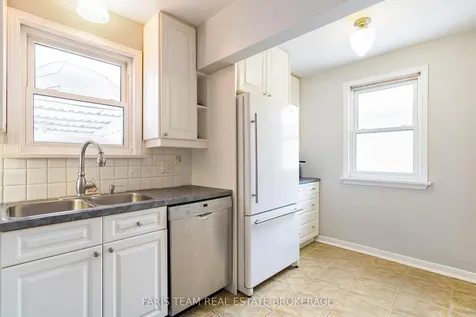 18 Newton Street Barrie ON L4M 3N3