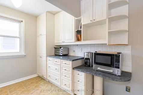 18 Newton Street Barrie ON L4M 3N3