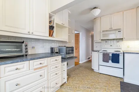 18 Newton Street Barrie ON L4M 3N3