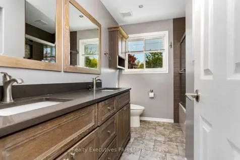24 Mcconkey Place Barrie ON L4N 6H1