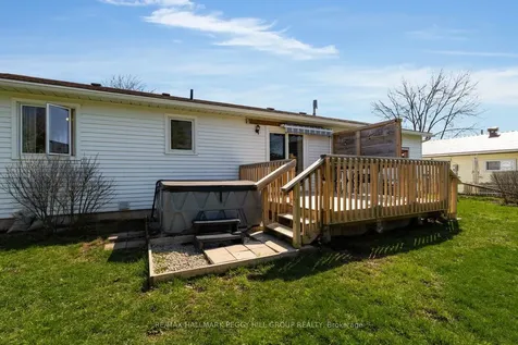 207 Clarence Street Clearview ON L0M 1S0
