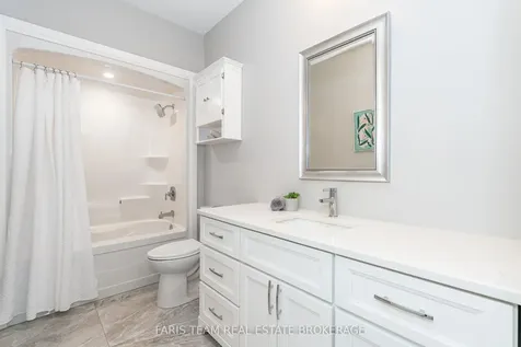 5 Breanna Boulevard Oro-medonte ON L3V 6H2