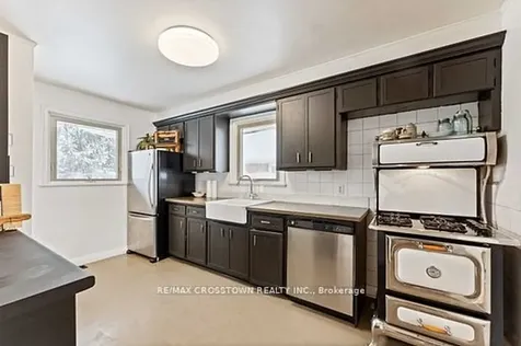 55 Davidson Street Barrie ON L4M 3S1