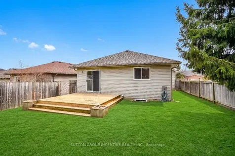 42 Hanmer Street E Barrie ON L4M 6V1