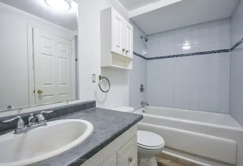 42 Hanmer Street E Barrie ON L4M 6V1