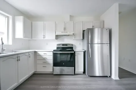 42 Hanmer Street E Barrie ON L4M 6V1