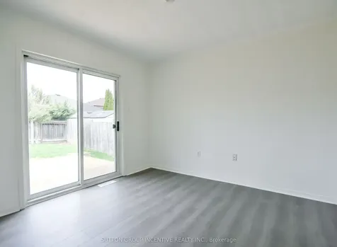 42 Hanmer Street E Barrie ON L4M 6V1