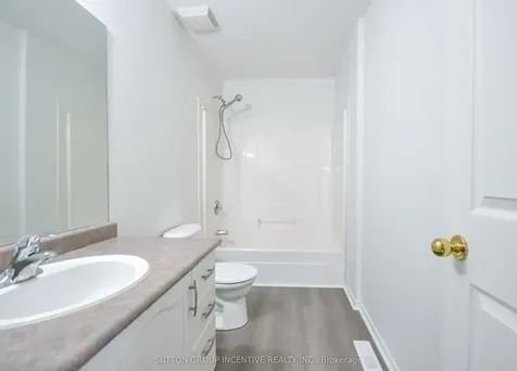 42 Hanmer Street E Barrie ON L4M 6V1