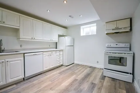 42 Hanmer Street E Barrie ON L4M 6V1