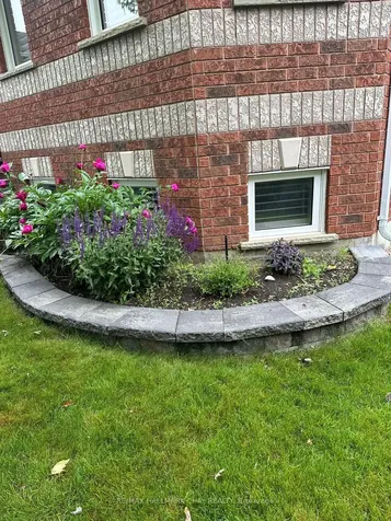 37 Brookfield Crescent Barrie ON L4N 9R6