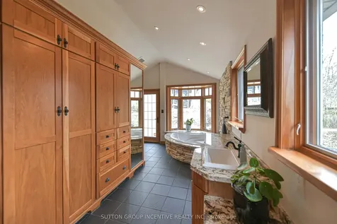 1363 St. Vincent Street Springwater ON L9X 0P7