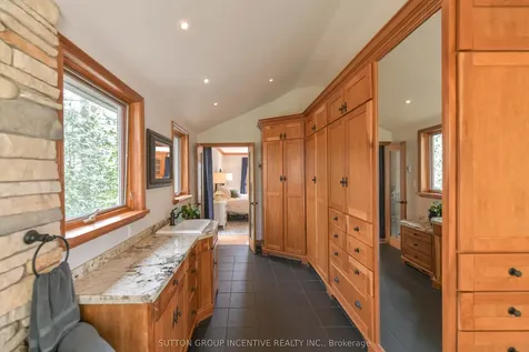1363 St. Vincent Street Springwater ON L9X 0P7