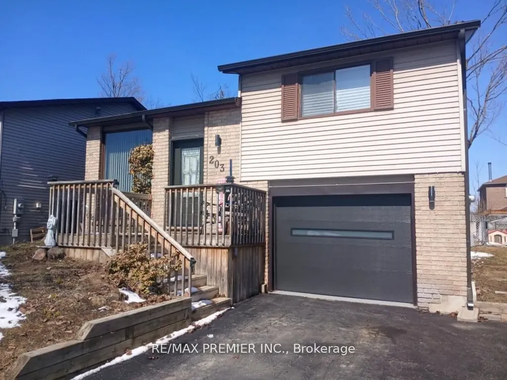 203 Burns Circle Barrie ON L4N 6A5