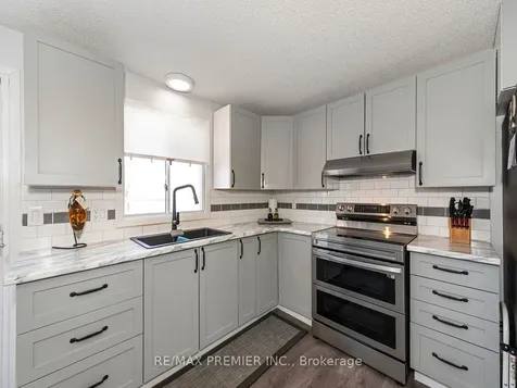 203 Burns Circle Barrie ON L4N 6A5