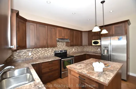 25 Rue Vanier N/a Tiny ON L9M 0J2