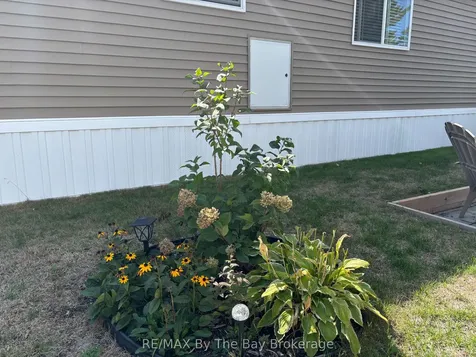 10 White Pines Trail Wasaga Beach ON L9Z 1X7