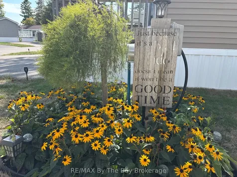 10 White Pines Trail Wasaga Beach ON L9Z 1X7