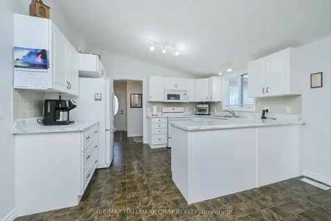 38 Kentucky Avenue Wasaga Beach ON L9Z 3A8
