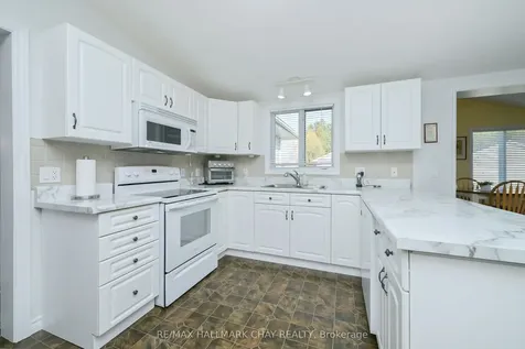 38 Kentucky Avenue Wasaga Beach ON L9Z 3A8