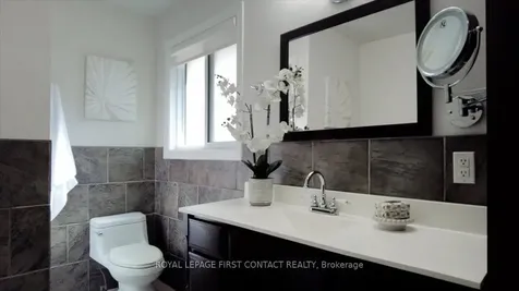 32 Springhome Road Barrie ON L4N 2W7