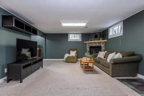 32 Springhome Road Barrie ON L4N 2W7