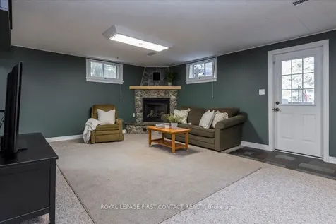 32 Springhome Road Barrie ON L4N 2W7