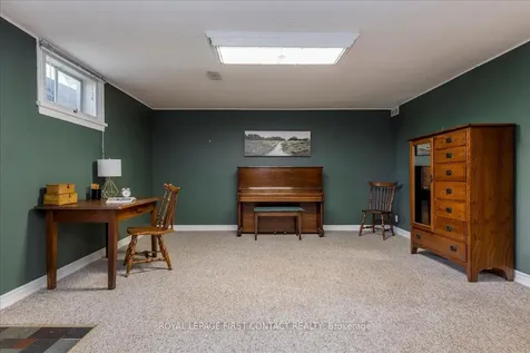 32 Springhome Road Barrie ON L4N 2W7