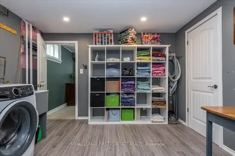 32 Springhome Road Barrie ON L4N 2W7