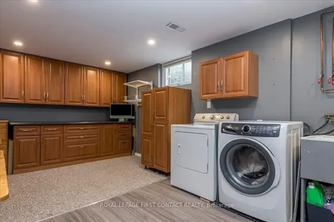 32 Springhome Road Barrie ON L4N 2W7