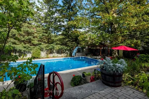 32 Springhome Road Barrie ON L4N 2W7