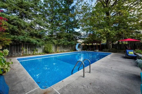 32 Springhome Road Barrie ON L4N 2W7