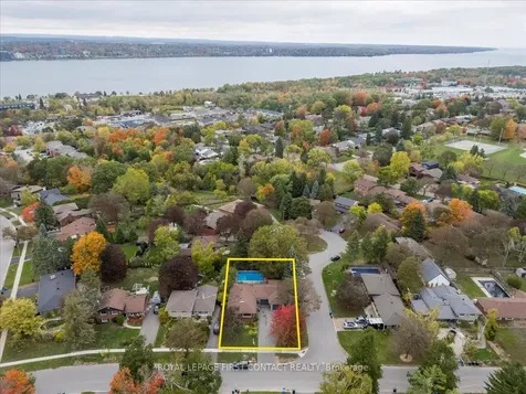 32 Springhome Road Barrie ON L4N 2W7