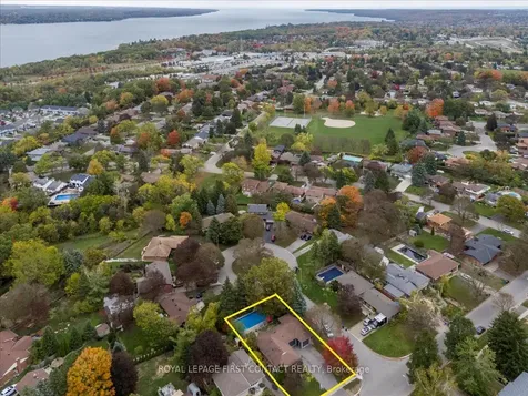32 Springhome Road Barrie ON L4N 2W7