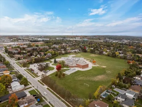 32 Springhome Road Barrie ON L4N 2W7