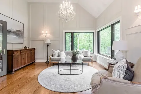 18 Mills Circle Springwater ON L9X 0J7