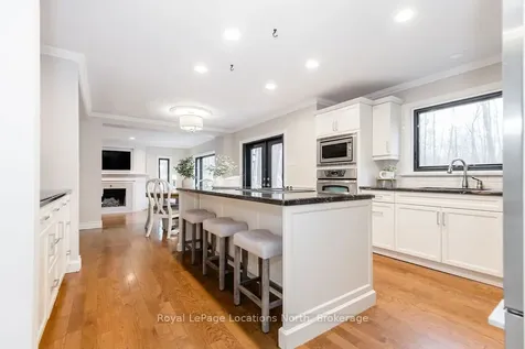 18 Mills Circle Springwater ON L9X 0J7