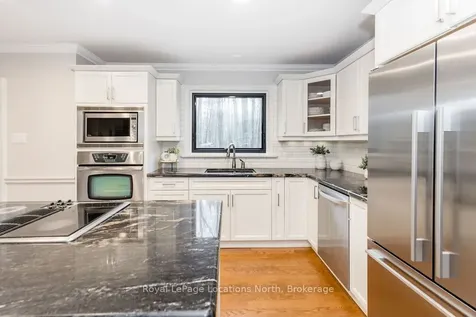 18 Mills Circle Springwater ON L9X 0J7