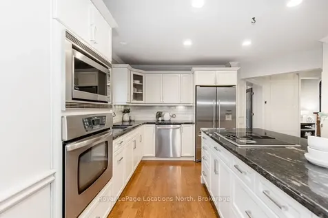 18 Mills Circle Springwater ON L9X 0J7