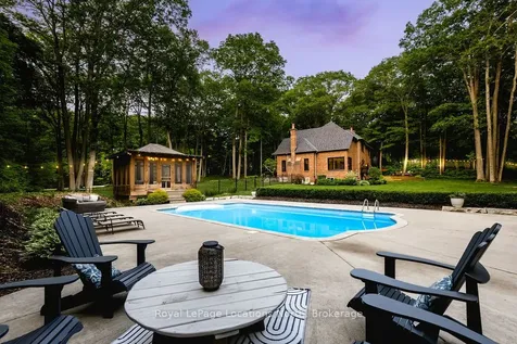 18 Mills Circle Springwater ON L9X 0J7